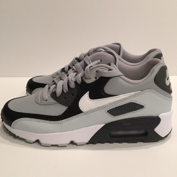 Boys Nike Air Max 90 GS Size 6 Wolf Grey/White - Picture 2 of 6